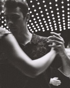 Photo d'un couple de danseurs