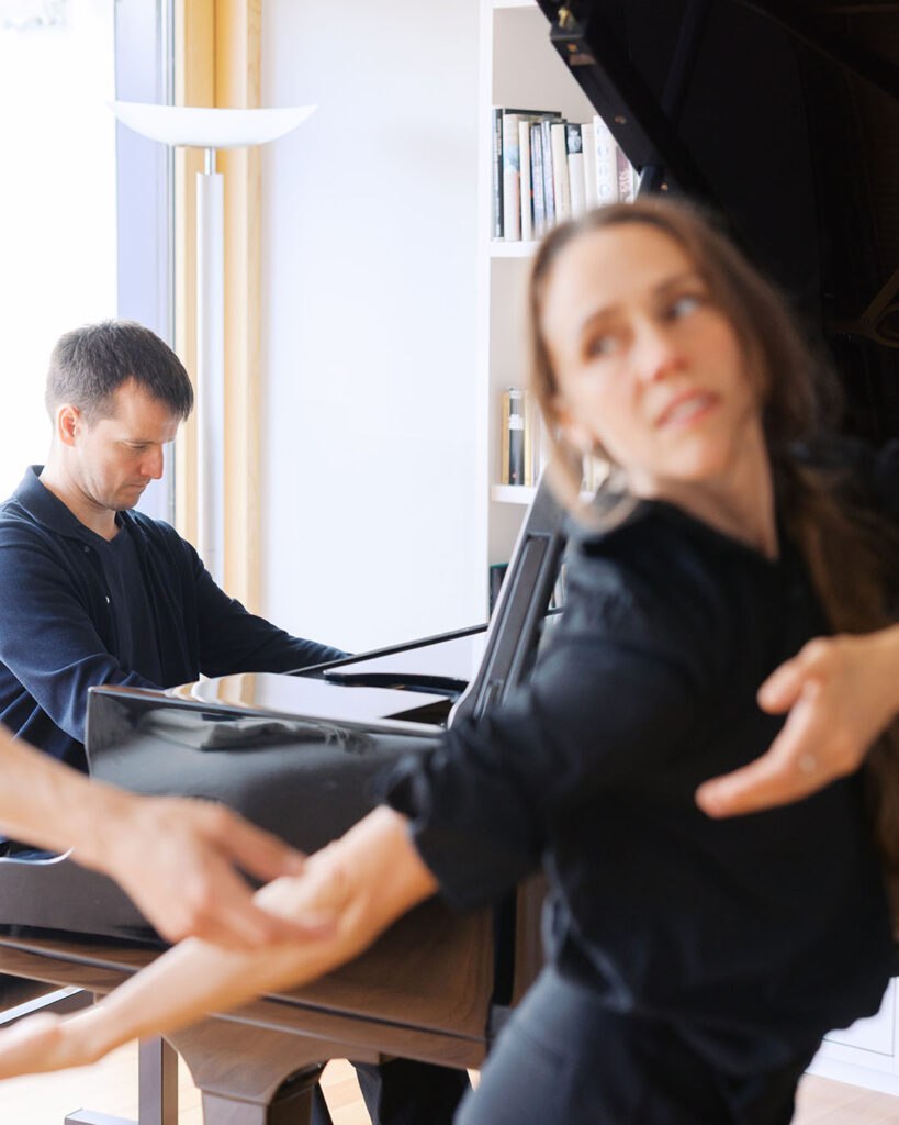 Photo de danseuse et pianiste